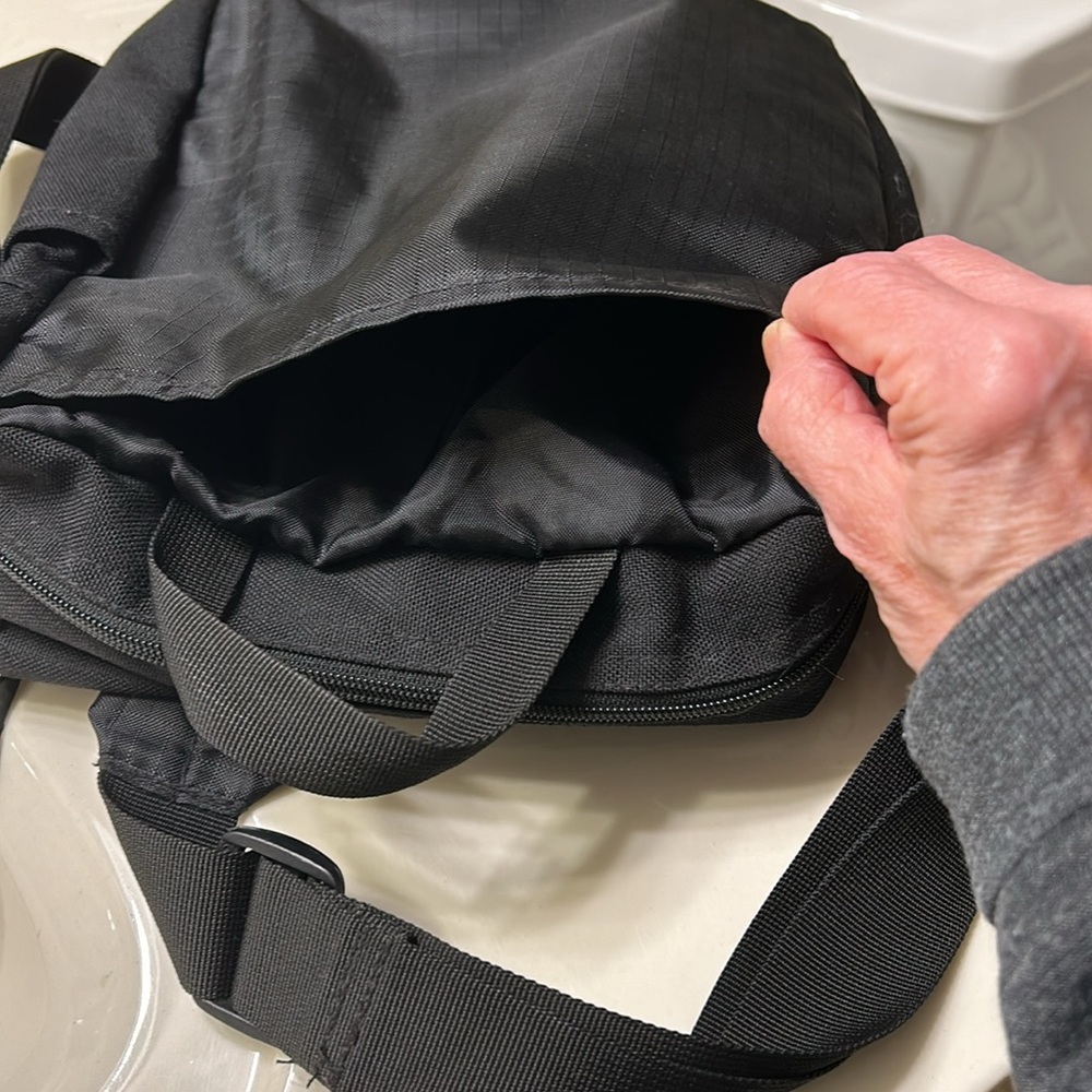 Pine Ridge Woman’s Shoulder bag/backpack - Picture 5 of 7